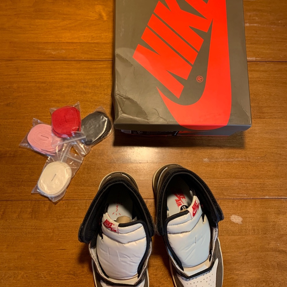 Travis Scott jordan 1 - Picture 10 of 11